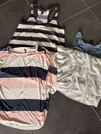 Kleiderpaket Oberteile S\M marineblau\weiss